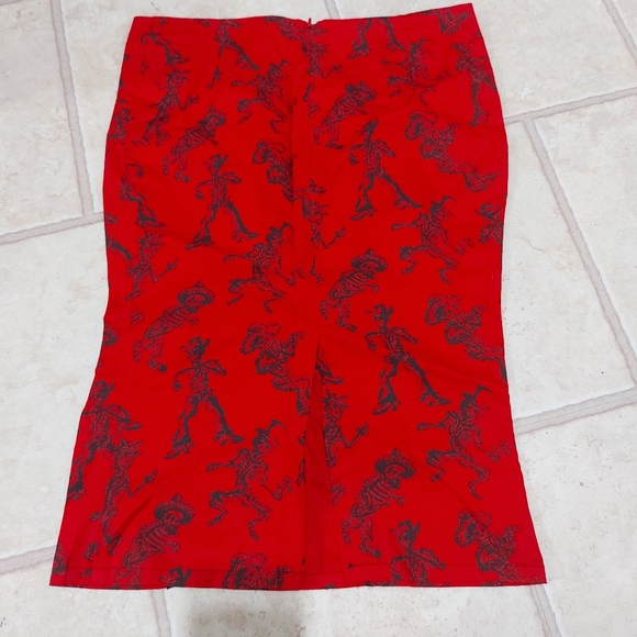 NWOT Day of the Dead skirt! - Picture 2 of 4